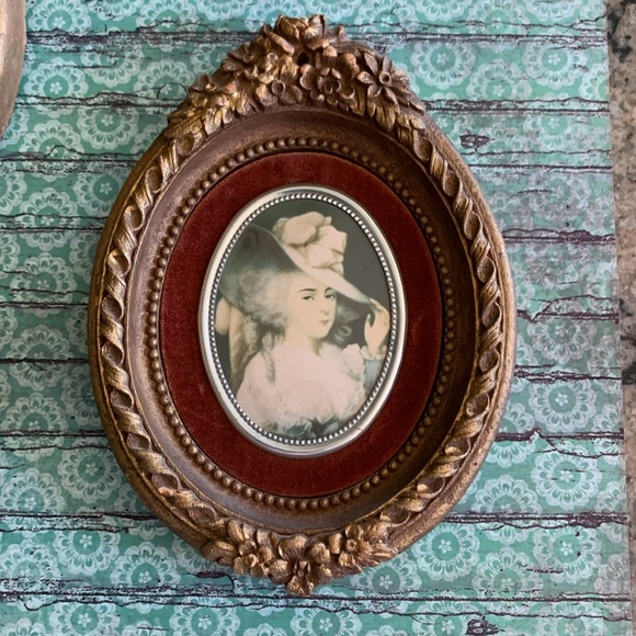 Vintage Set of Two Wooden Cameo Creation Framed Art of Victorian Ladies ❤️ - Picture 3 of 6